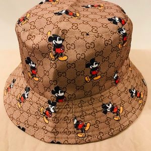 Gucci bucket hat fisherman reversible cap Small 😍
